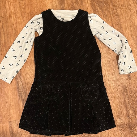 Wendy Bellisimo velvet black jumper, with pleated skirt and front pockets. 48 mo - Picture 1 of 11
